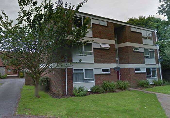 1 Bedroom Flat To Rent In Bishops Close, Worthing, BN14