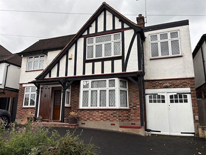 Detached House For Sale In Carlton Close, Edgware, HA8