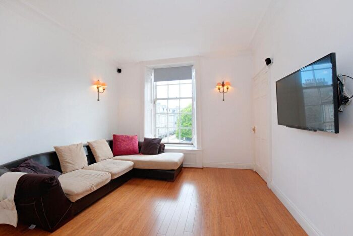 2 Bedroom Flat To Rent In Golden Square, City Centre, Aberdeen, AB10
