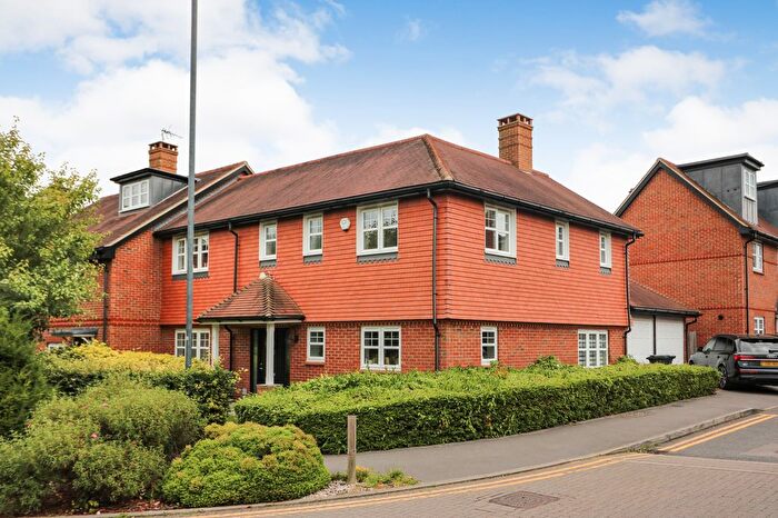 4 Bedroom End Of Terrace House To Rent In Mortimer Crescent, St.Albans, AL3