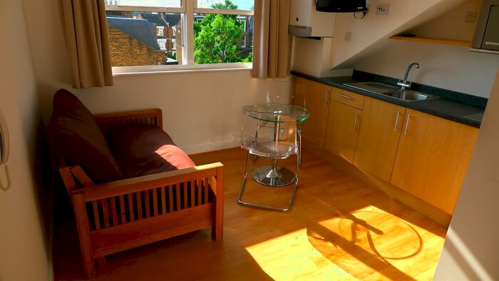 Studio To Rent In Shepherds Bush Road, Brook Green, London, W6