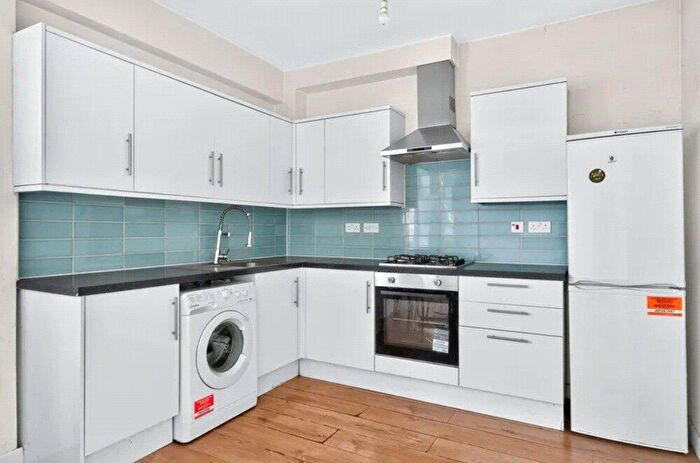 3 Bedroom Apartment To Rent In Lewisham Way, Lewisham, London, SE14