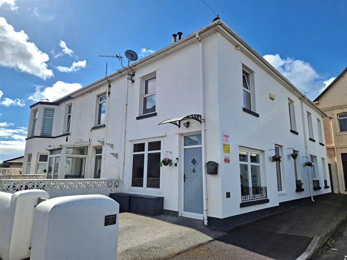 2 Bedroom End Of Terrace House To Rent In The Square, Porthcawl, CF36