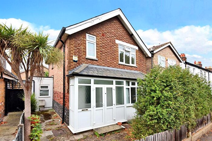 3 Bedroom Detached House For Sale In Tolworth Road, Surbiton, KT6