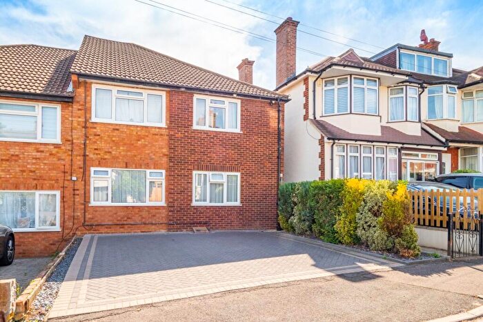 2 Bedroom Maisonette For Sale In Carshalton Grove, Sutton, SM1