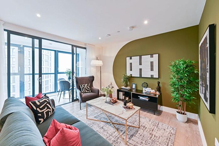 2 Bedroom Flat For Sale In London Square Croydon, Croydon, CR0