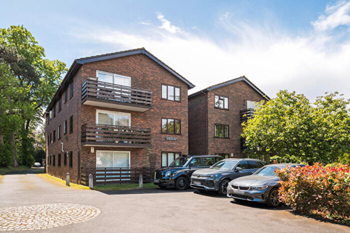 2 Bedroom Flat For Sale In Albemarle Road, Beckenham, BR3