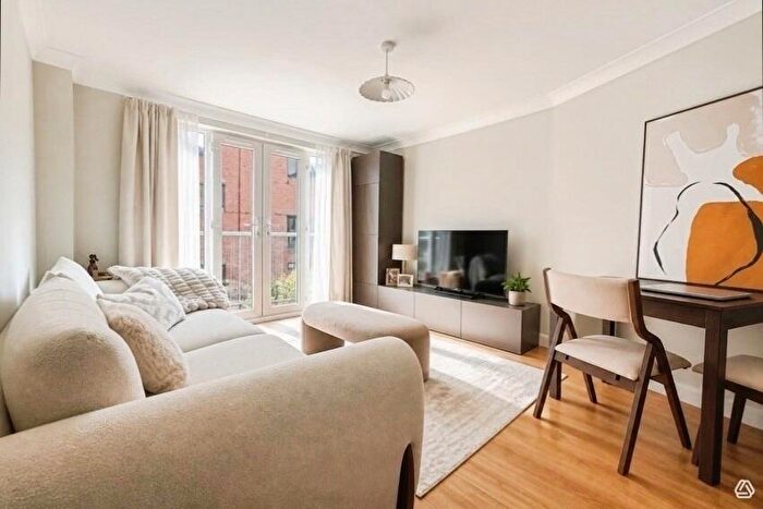 1 Bedroom End Of Terrace House For Sale In Market Street, Bracknell, Berkshire, RG12
