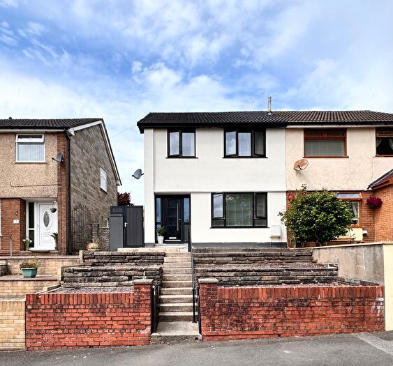 3 Bedroom Semi-Detached House For Sale In Auburn Rise, Hirwaun, Aberdare, CF44