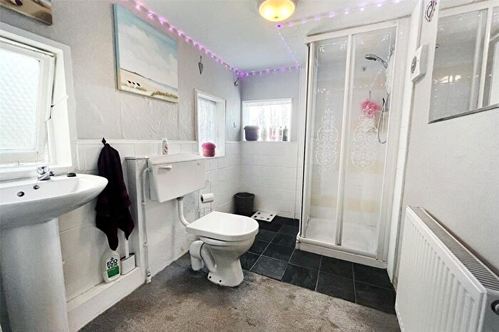 1 Bedroom Apartment For Sale In South Terrace, Littlehampton, West Sussex, BN17