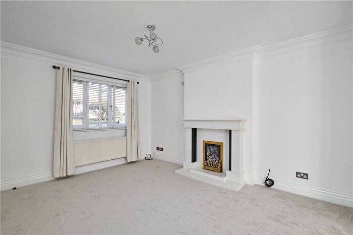 4 Bedroom Detached House For Sale In Oakleigh View, West Lane, Baildon, BD17