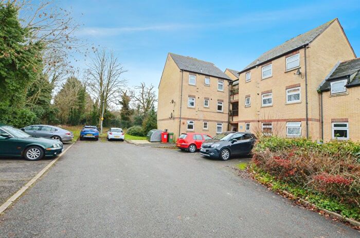 2 Bedroom Flat For Sale In Crossbrook, Hatfield, AL10