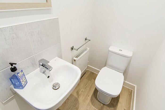 3 Bedroom Detached House For Sale In Dale Close, Lutterworth, LE17