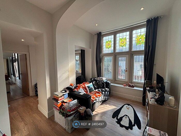 1 Bedroom Flat To Rent In North Hill Road, Leeds, LS6