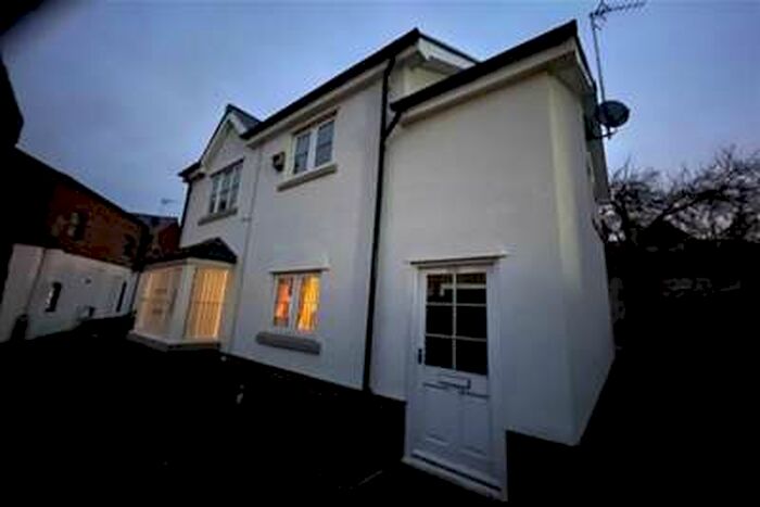 1 Bedroom Flat To Rent In Chapel Street, Stourbridge, DY9