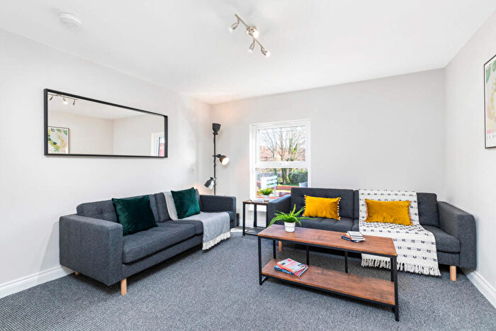 6 Bedroom House To Rent In Welton Place, Leeds, LS6