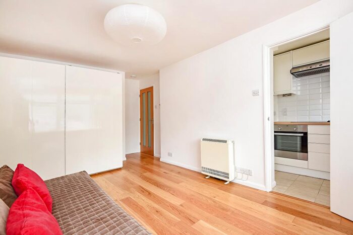 Apartment To Rent In Surbtion, Kingston Upon Thames, KT6