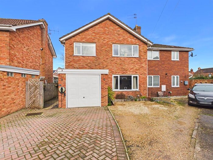 4 Bedroom Semi Detached House For Sale In Clover Drive, Hardwicke, Gloucester, GL2