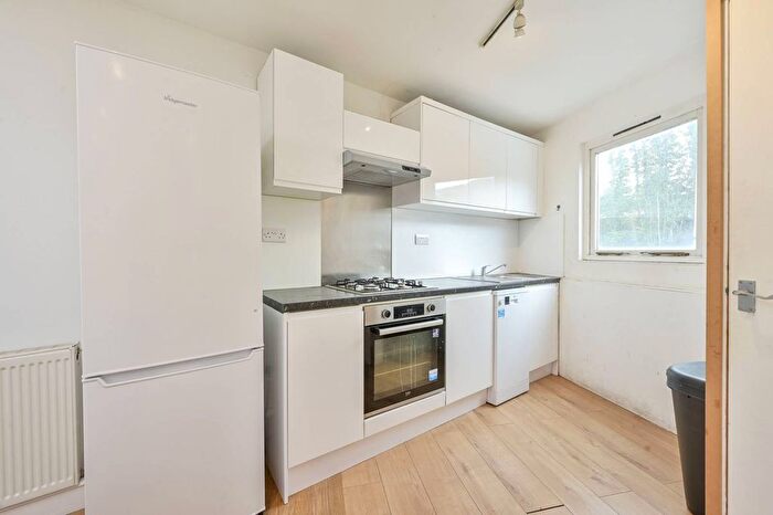 4 Bedroom Property To Rent In Heritage Place, Earlsfield, London, SW18