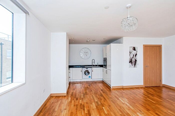 2 Bedroom Flat For Sale In Highbanks, Southchurch Avenue, Southend-On-Sea, Essex, SS1