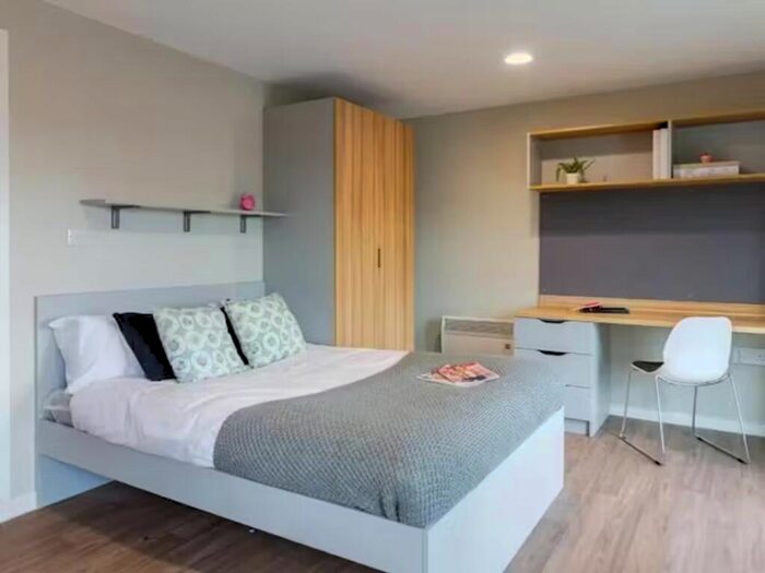 1 Bedroom Flat To Rent In Students - Gulson Gardens, Gulson Rd, Coventry, CV1