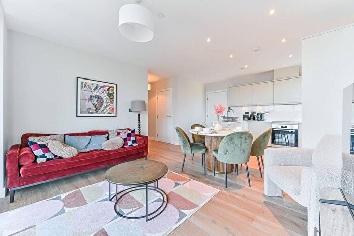 2 Bedroom Flat To Rent In Amity Grove, Raynes Park, SW20