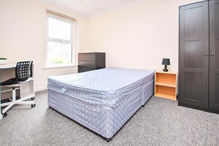4 Bedroom Semi-Detached House To Rent In Winton, Bournemouth, BH9