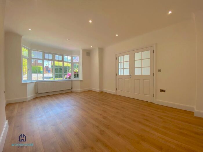 2 Bedroom Flat To Rent In Deansway, London, N2