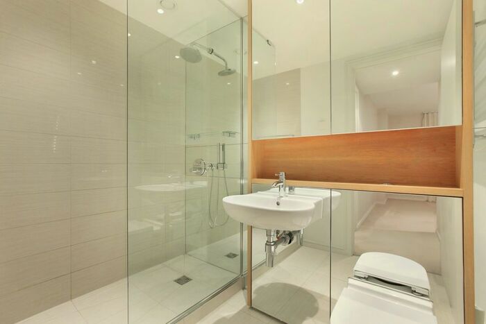 2 Bedroom Flat For Sale In Eastfields Avenue, Wandsworth, London, SW18