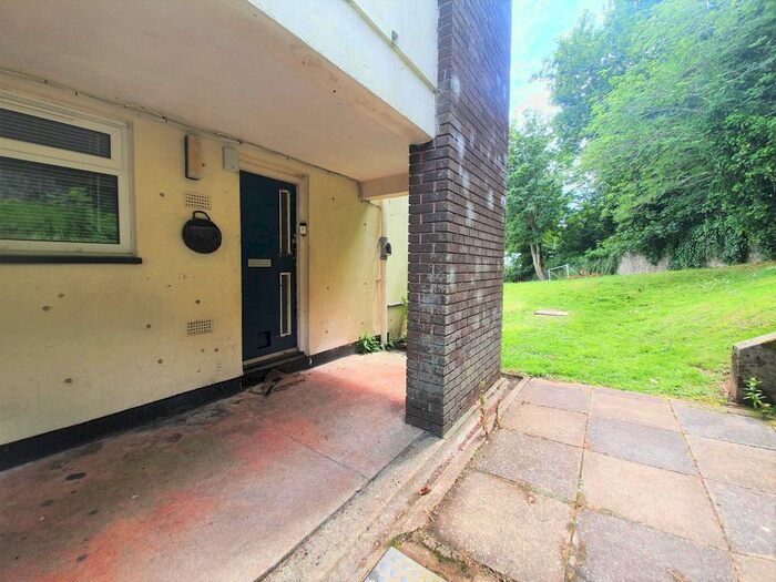 2 Bedroom Flat To Rent In Crownhill Rise, Torquay, TQ2