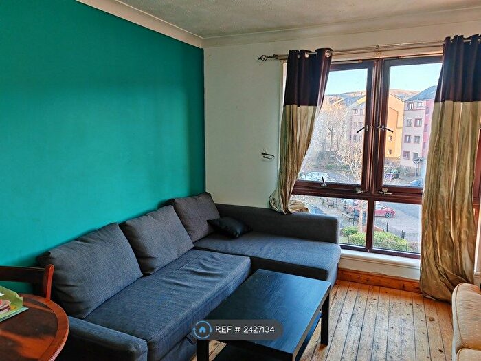 3 Bedroom Flat To Rent In Greenacre, Edinburgh, EH14