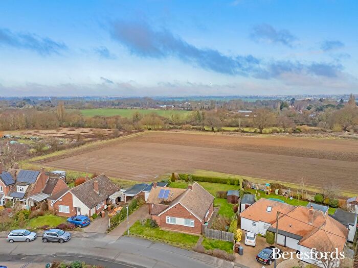 3 Bedroom Bungalow For Sale In Mayfield Road, Writtle, CM1