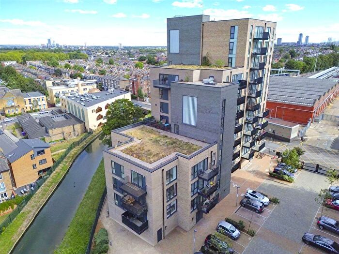 2 Bedroom Flat For Sale In Hampden Road, London, N8