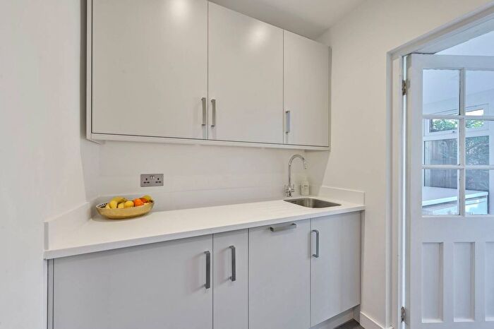 1 Bedroom Flat To Rent In Astonville Street, Southfields, London, SW18