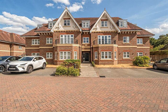 2 Bedroom Apartment For Sale In Shoppenhangers Road, Maidenhead, SL6