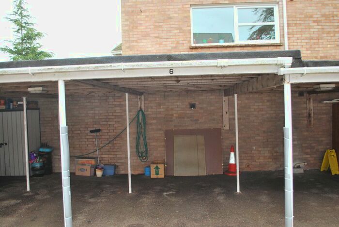 2 Bedroom Flat To Rent In Douglas Avenue, Exmouth, EX8