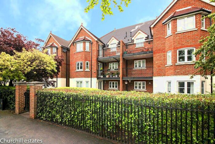 2 Bedroom Flat To Rent In St James Court, Aldesbrook Road, Wanstead, E12