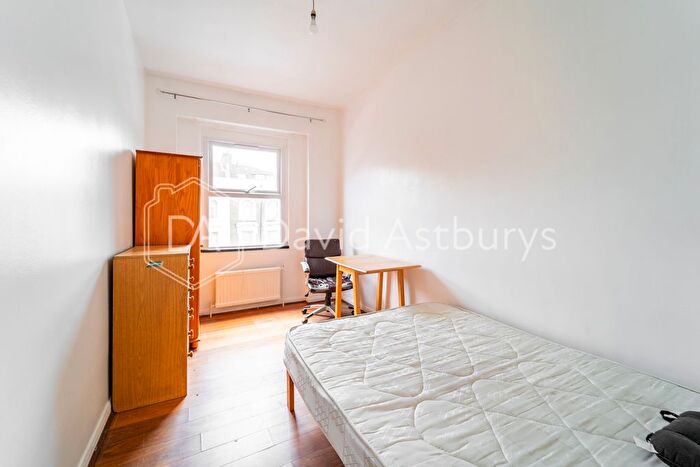 2 Bedroom Flat To Rent In Seven Sisters Road, Finsbury Park, London, N4