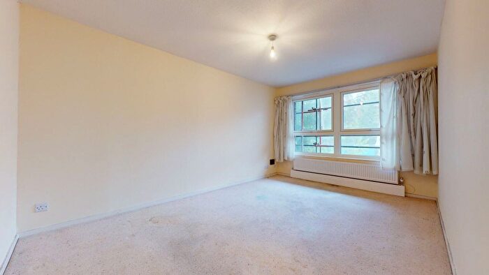 2 Bedroom Flat To Rent In Henderson Drive, London, NW8