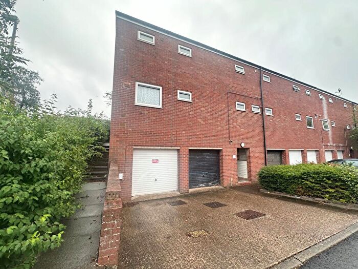 2 Bedroom House To Rent In Martley Close, Redditch, B98