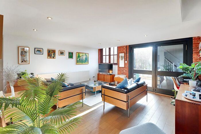 2 Bedroom Semi-detached House For Sale In Home Farm Close, Leigh, TN11