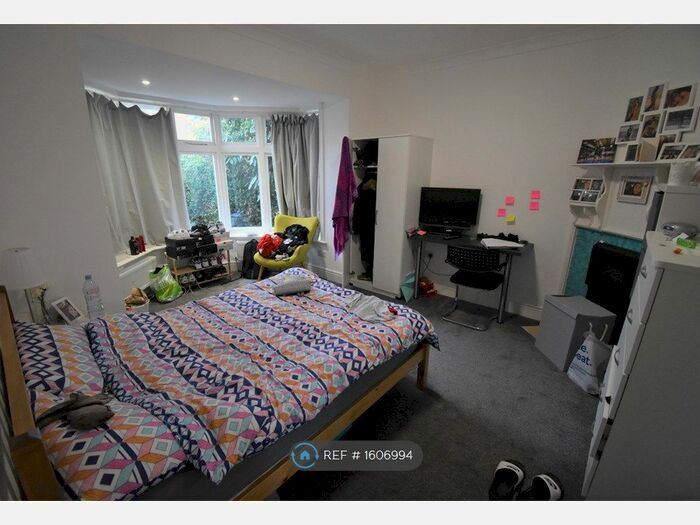 9 Bedroom Semi-Detached House To Rent In Wokingham Road, Reading, RG6