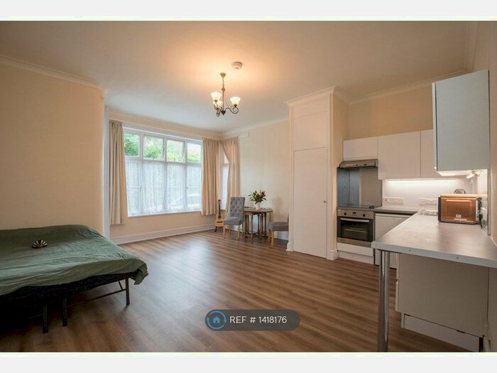 Studio To Rent In Langley House, Woking, GU21