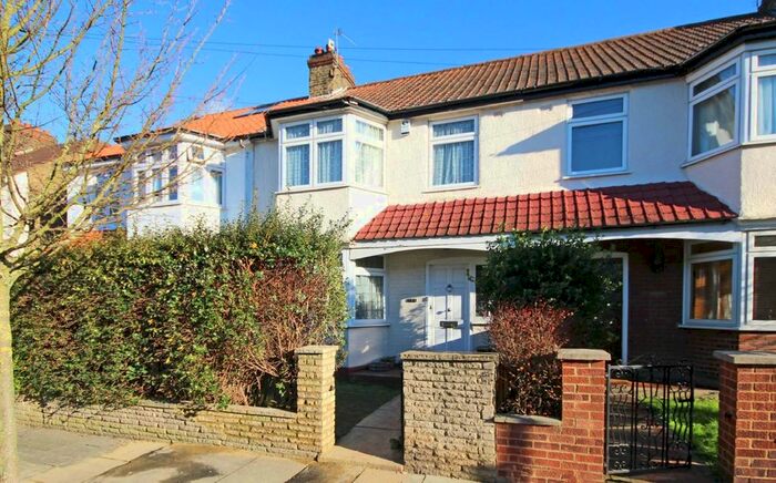 3 Bedroom Property To Rent In Manor Grove, Richmond, TW9