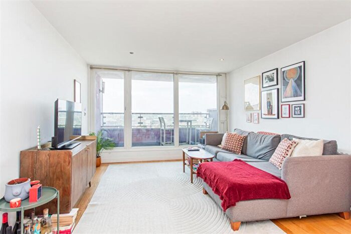1 Bedroom Flat For Sale In Mallard Point, Bow, E3