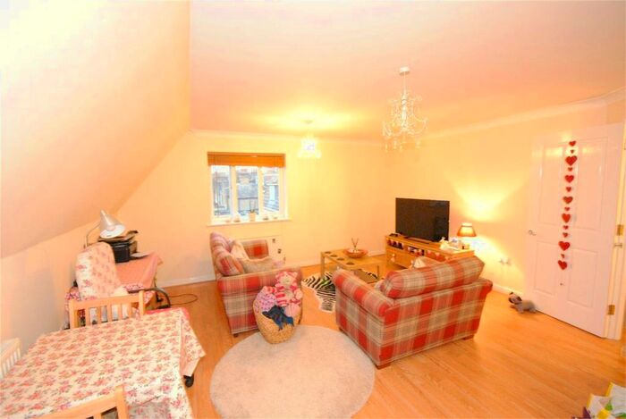 1 Bedroom Flat To Rent In Second Cross Road, Twickenham TW2