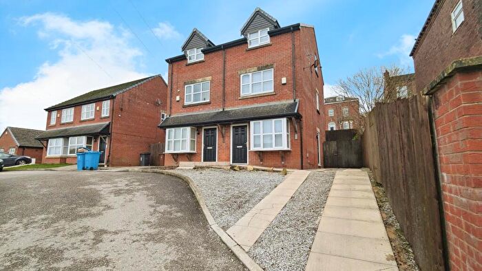 3 Bedroom Semi Detached House For Sale In Craven Street, Oldham, OL1