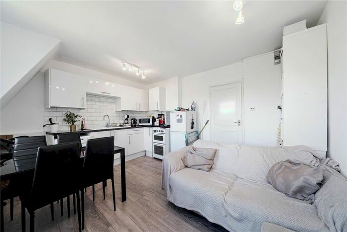 1 Bedroom Flat To Rent In St Ann's Hill, Wandsworth, SW18