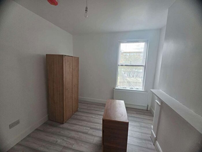 Terraced House To Rent In London, E6