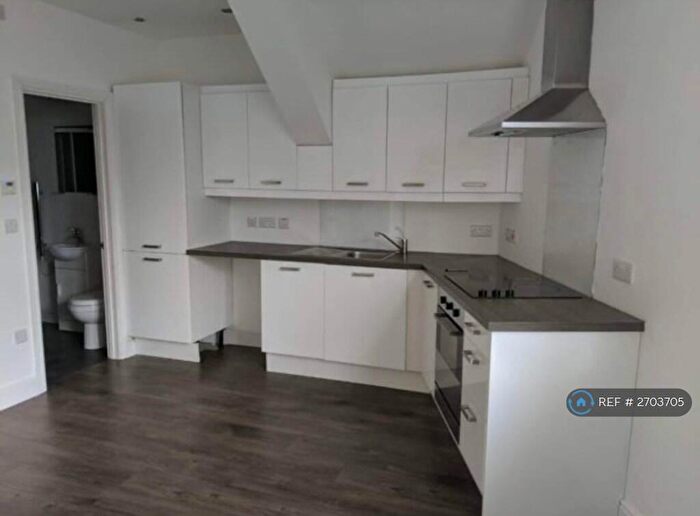 1 Bedroom Flat To Rent In York Place, Newport, NP20